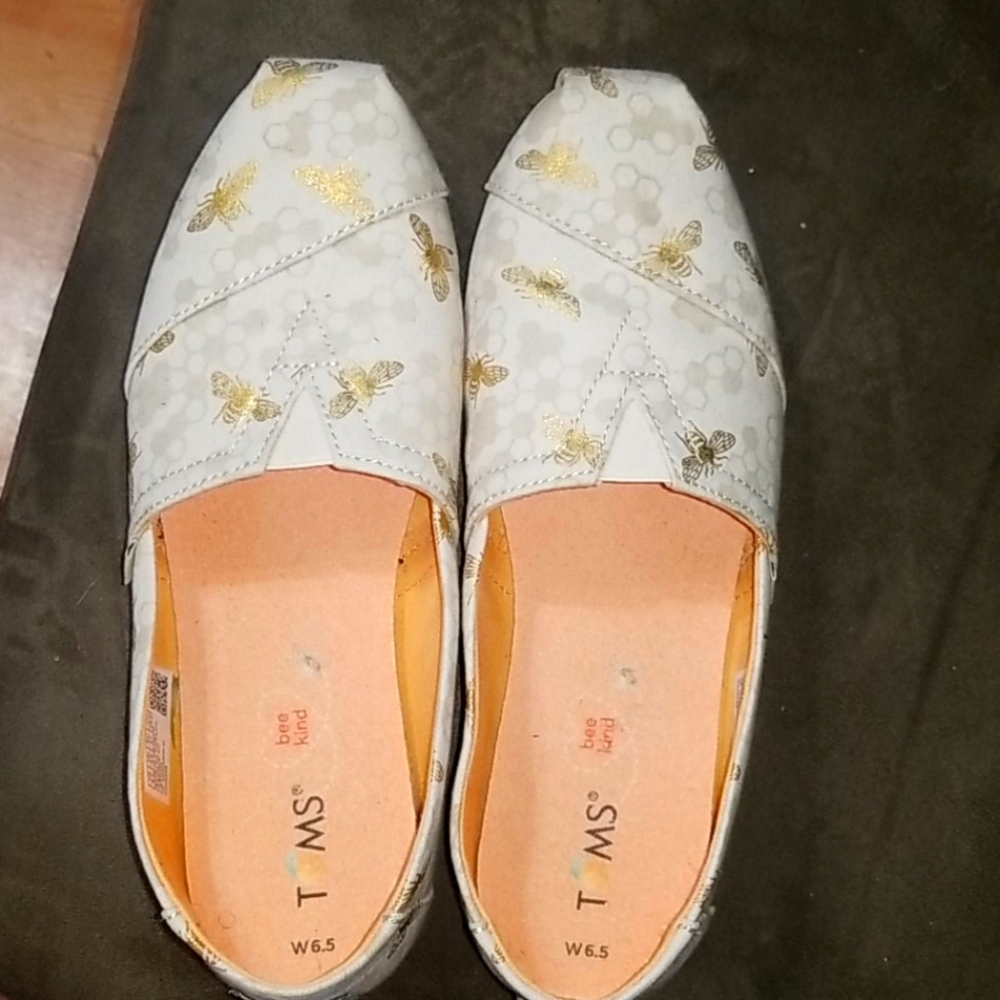 Toms casual shoe Bee print